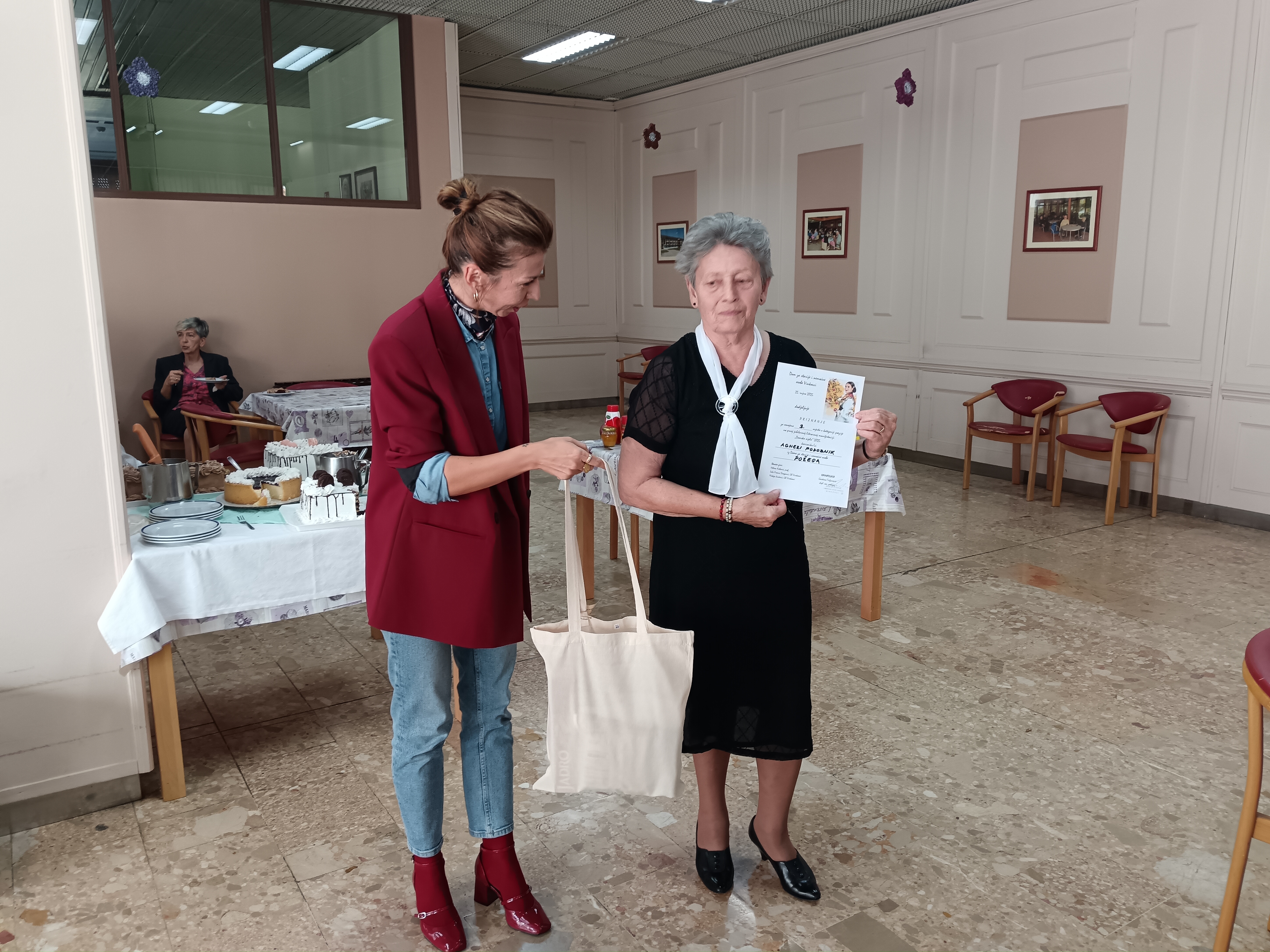 SUDJELOVANJE NA MANIFESTACIJIˇ"DOMSKO SIJELO" U DOMU VINKOVCI